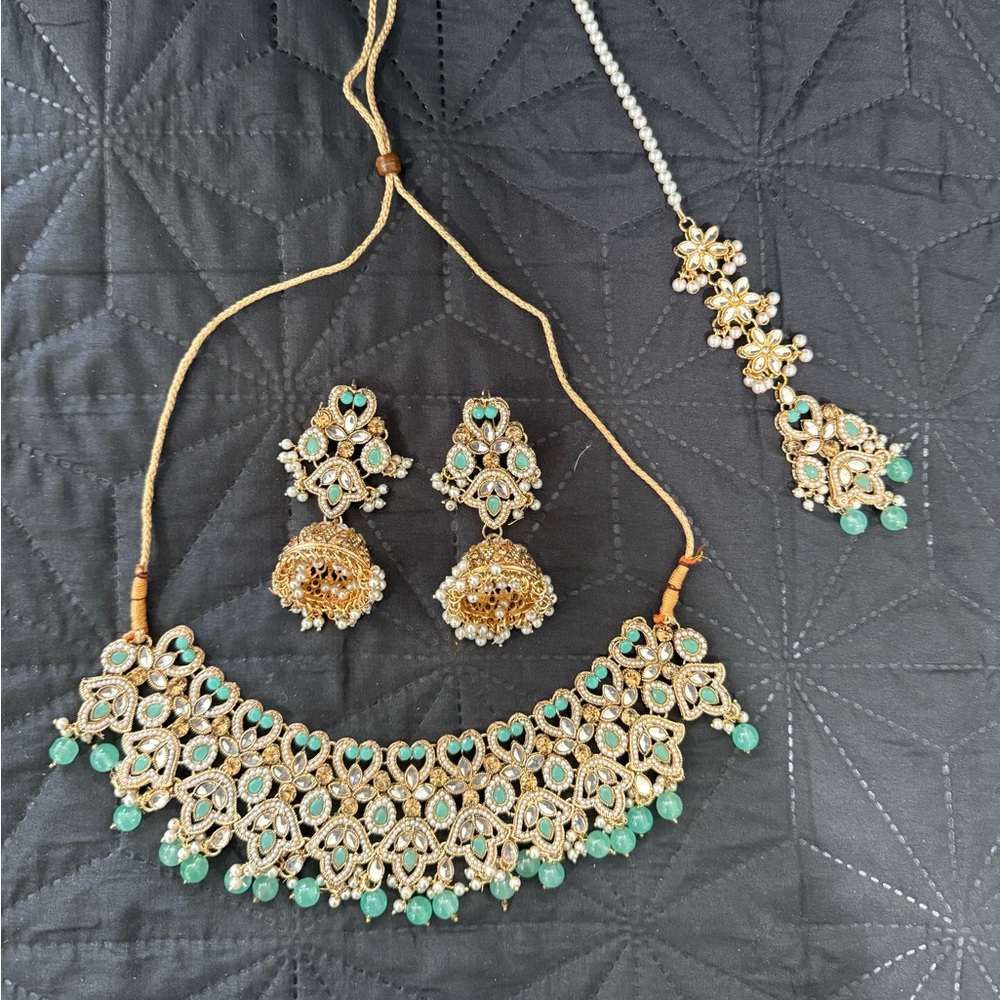 Elegant Gold and Blue Teal Jasmine Necklace Set